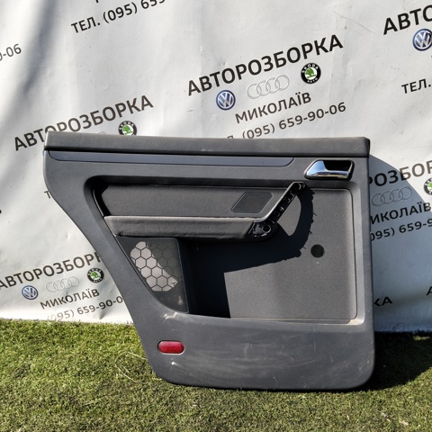 Обшивка-облицювання задніх дверей, правою, внутрішня 1T0867211 VAG