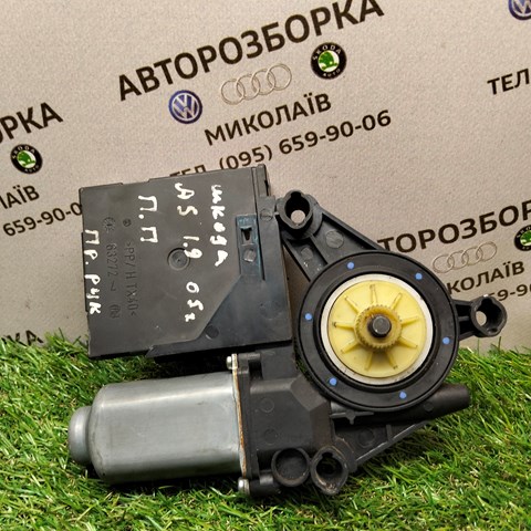 Мотор склопідйомника водійських дверей 1T0959701 VAG