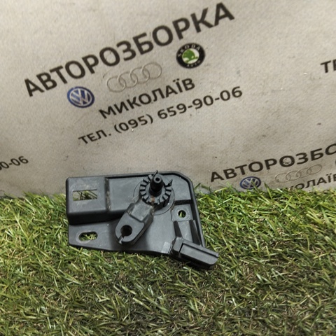 Кронштейн ручки відкривання капота 1T1823633B VAG