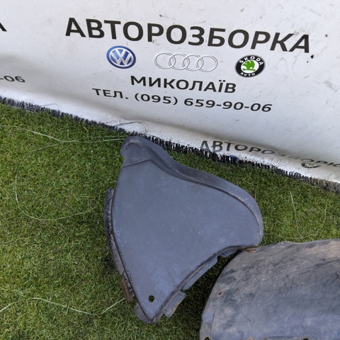 Дефлектор переднього бампера, правий 1U0805826A VAG