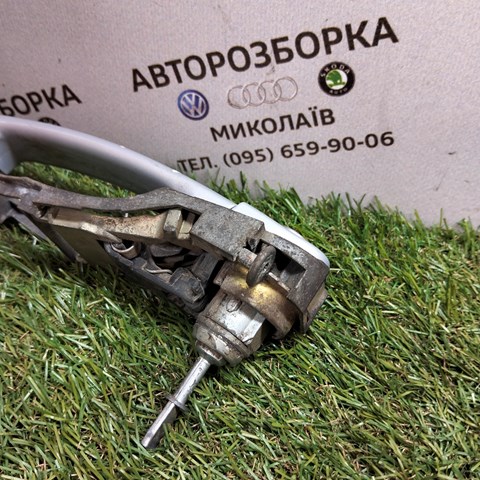 Лічинка замка водійських дверей 1U0837167 VAG