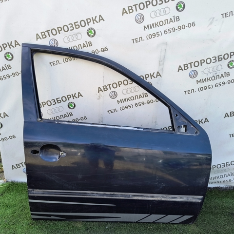 Дверка передня права 1U4831052 VAG