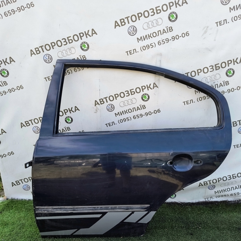 Двері пасажирськи задні ліві 1U4833051 VAG