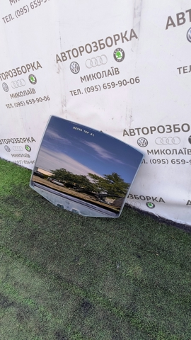Скло задньої двері лівої 1U4845205A VAG