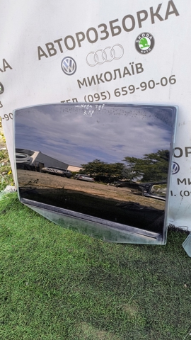 Скло задньої двері правої 1U4845206A VAG