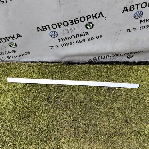 Решітка радіатора 1U6807641 VAG