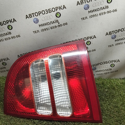 Задній правий стоп 1U9945112B VAG