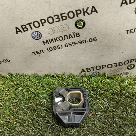 Подушка кріплення радіатора верхня 1Z0121367A VAG