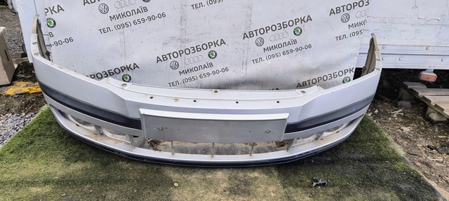 Бампер на авто 1Z0807221 VAG