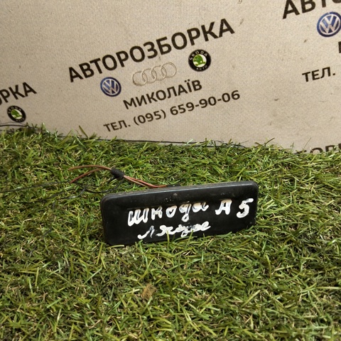 Ручка кришки багажника/3-х/(5-х) дверей, зовнішня 1Z0827574C VAG