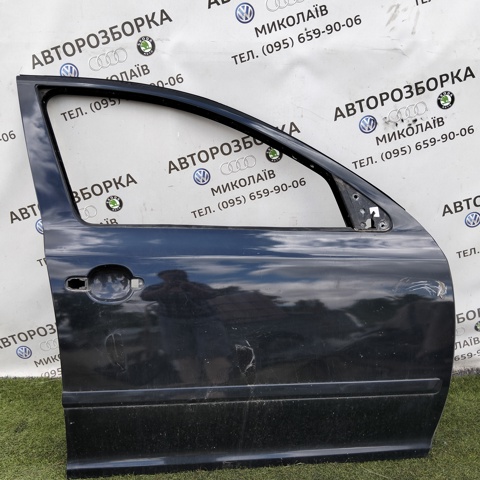 Дверка передня права 1Z0831056 VAG