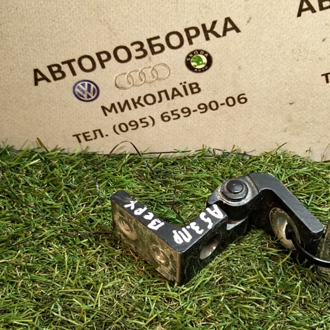 Петля задніх правих дверей 1Z0833402B VAG