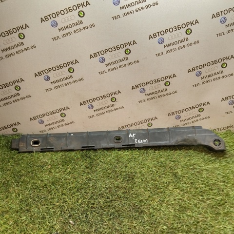 Напрямна заднього бампера, права 1Z5807864 VAG