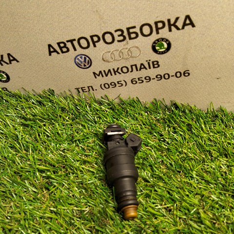 Форсунка паливна Volkswagen Golf 4