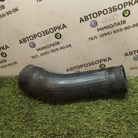 Патрубок повітряний, вихід з турбіни (наддув) 2D0145828D VAG