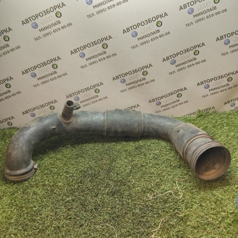 Патрубок повітряний, вихід повітряного фільтра 2E0129615F VAG