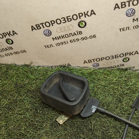 Ручка задніх (навстіж) дверей, права внутрішня 2K0827185 VAG