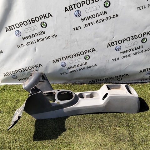 Центральна консоль торпеди 2K0863241C VAG