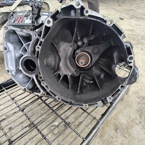 Механічна коробка перемикання передач 320108H868 NISSAN