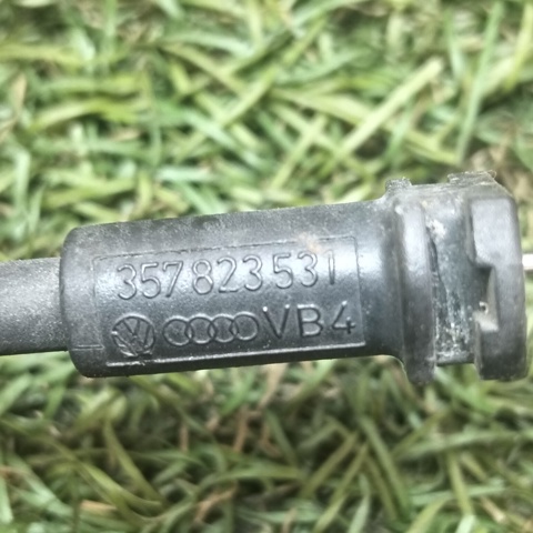 Трос замка капота 357823531 VAG