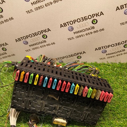 Реле запобіжників Volkswagen Golf 2