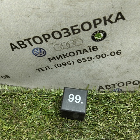 Реле управління двірниками Skoda Favorit