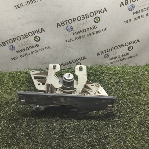 Замок кришки багажника/задньої  3/5-ї двері, задній 3B0827297 VAG