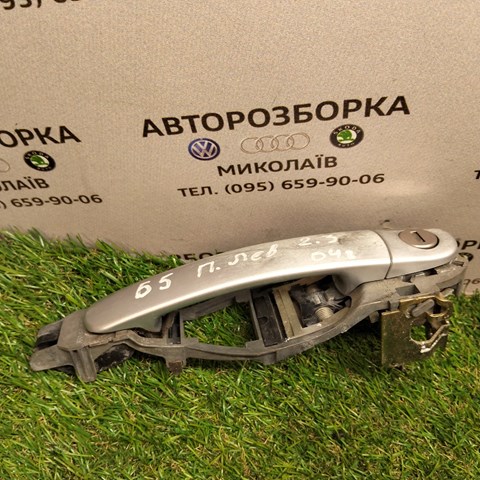 Тримач зовнішньої ручки дверей, лівих дверей 3B0837885F VAG