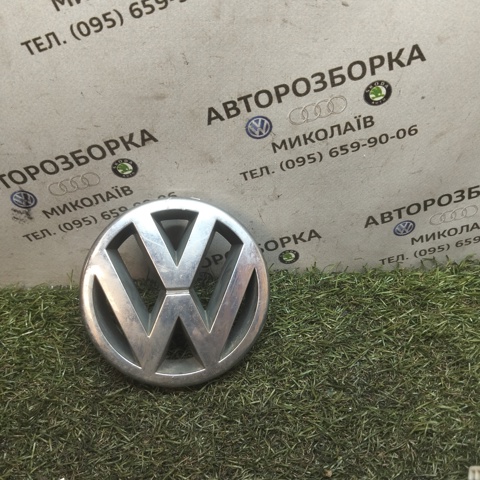 Емблема на решітку радіатора 3B0853601 VAG