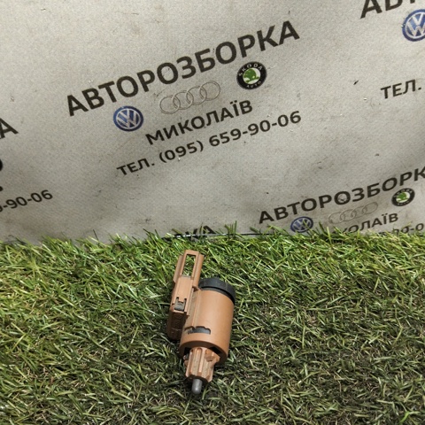 Кнопка стоп-сигналу 3B0945511 VAG