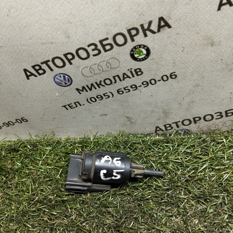 Жабка стопів 3B0945511A VAG