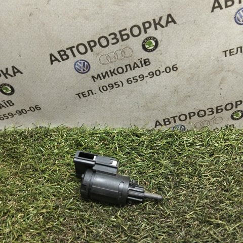 Датчик включення стопсигналу 3B0945511C VAG