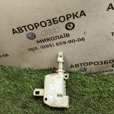 Мотор-привід відкр/закр. замку багажника/дверей 3/5-х 3B0959781B VAG