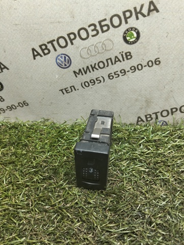 Кнопка вкл.обогрева сидіння 3B0963563D VAG