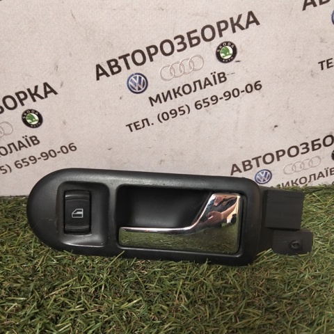 Ручка передніх дверей внутрішня, права 3B1837114 VAG