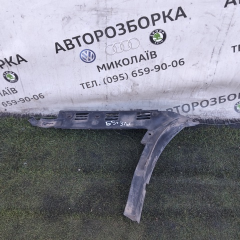 Кріплення бамера ліве 3B5807393C VAG