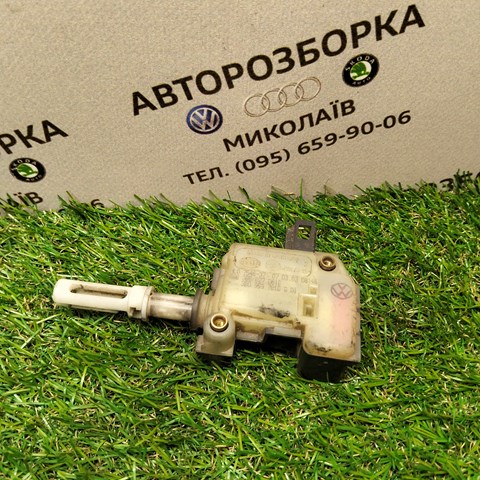 Мотор-привід відкр/закр. замка багажника/двері 3/5-ї 3B5827061C VAG