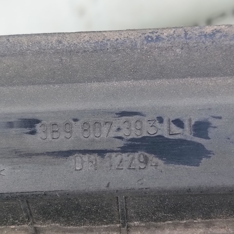 Направляюча заднього бампера, ліва 3B9807393 VAG