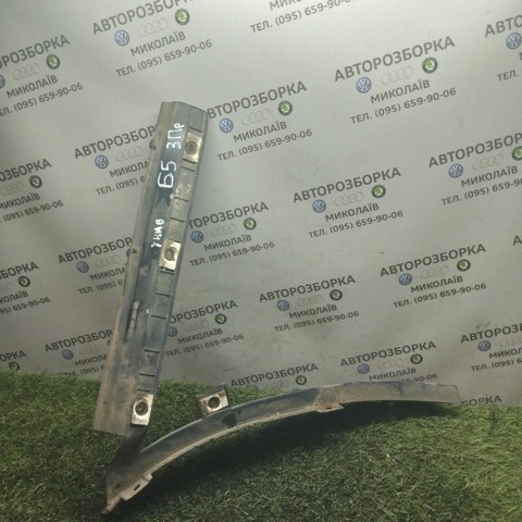 Направляюча заднього бампера, права 3B9807394 VAG