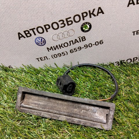 Кнопка приводу замка третіх/ п'ятих дверей 3B9827566B VAG