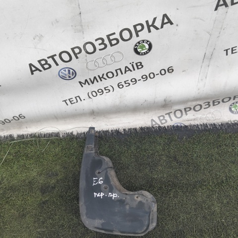 Комплект передніх бризковиків 3C0075111 VAG
