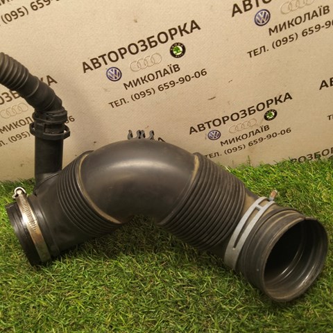 Патрубок повітряний, вихід повітряного фільтра 3C0129654M VAG