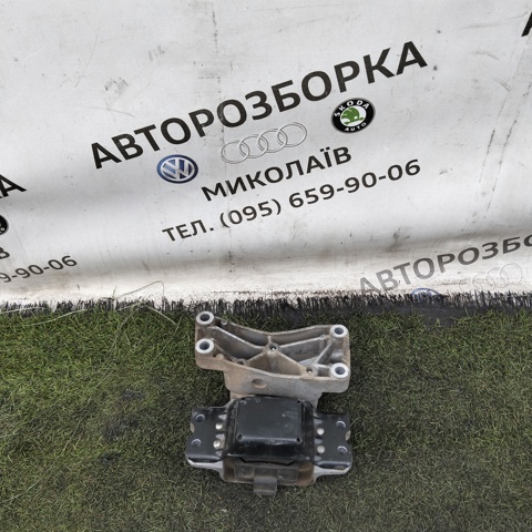 Подушка трансмісії (опора коробки передач), права 3C0199555 VAG