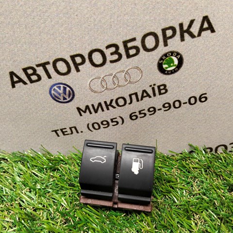 Кнопка приводу замка 3/5 дверей (ляди) / кришки багажника 3C0959903B VAG