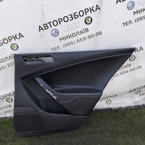 Обшивка-облицювання задніх дверей, правою, внутрішня 3C5867212 VAG