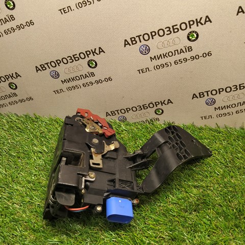 Замок дверей водія 3D1837015 VAG