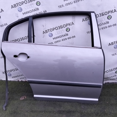 Двері задні, праві 3U5833052B VAG