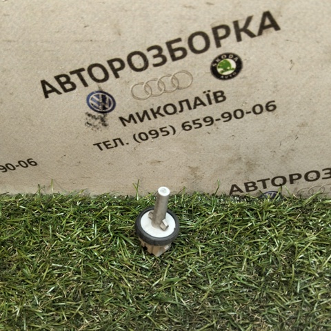Датчик температури повітря в салоні 4A0820539A VAG