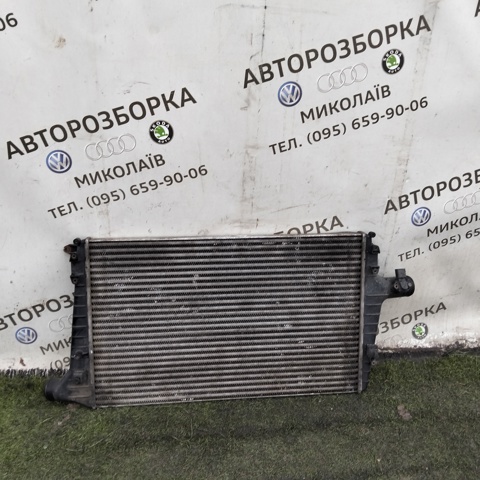 Радіатор інтеркулера 4B0145805A VAG