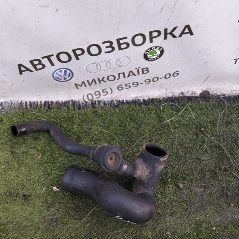 Патрубок повітряний, вихід з турбіни (наддув) 4B0145832 VAG